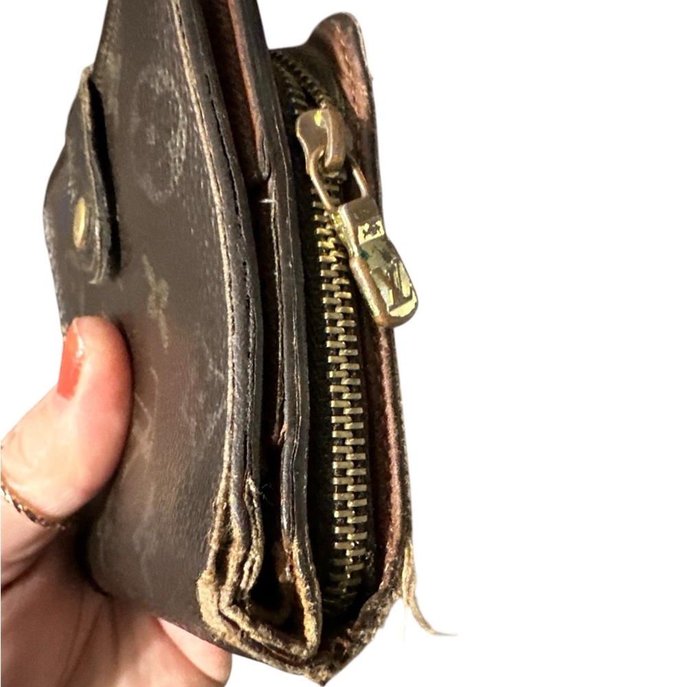 Louis Vuitton Monogram Wallet has a little wear on Corner good condition cute 🥰 - Picture 4 of 16